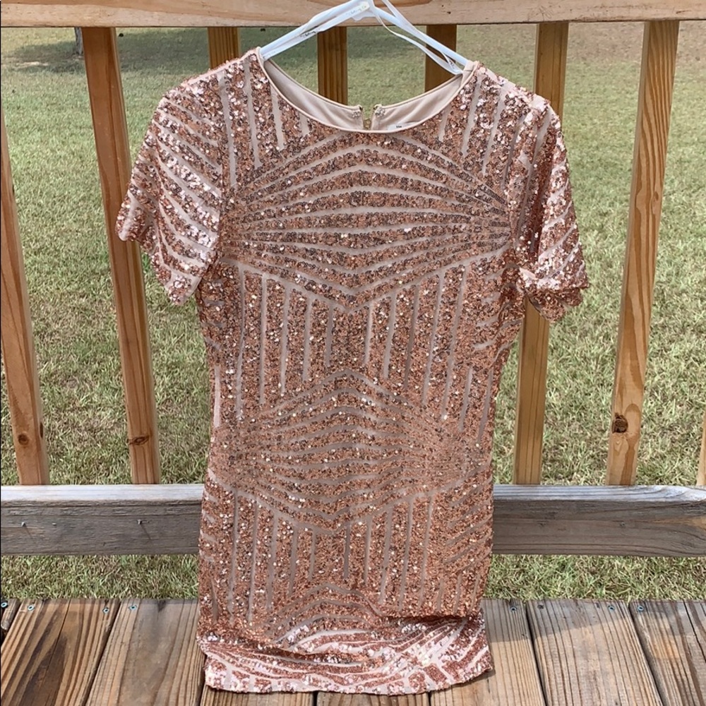 simple but stunning night out dress! size SMALL